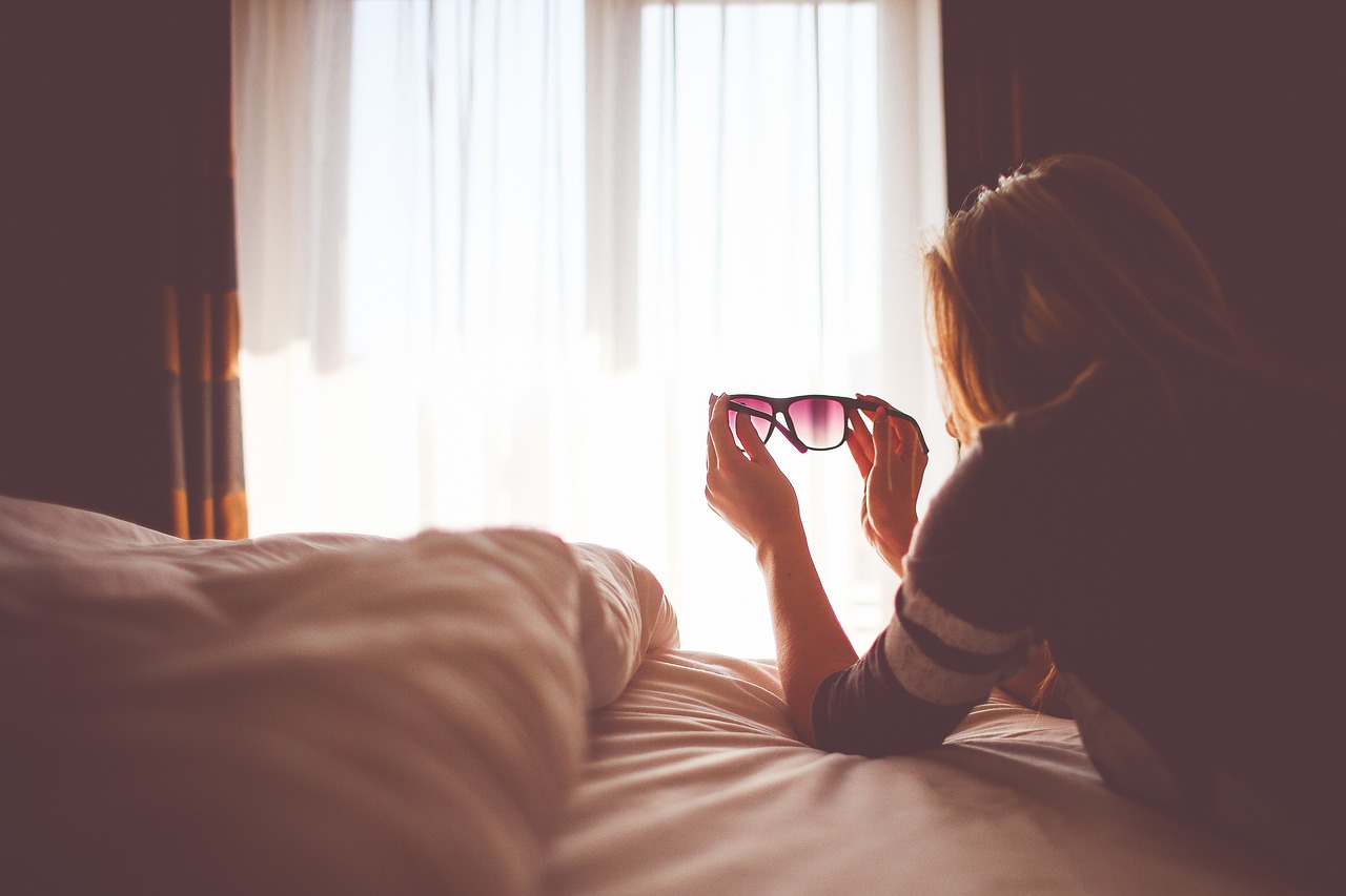 Tips for Decluttering Your Bedroom for a Restful Space